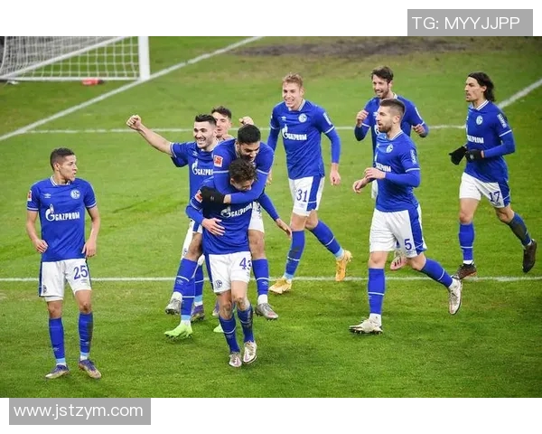 德甲豪门对决，多特蒙德迎战沙尔克04，球迷热情高涨！